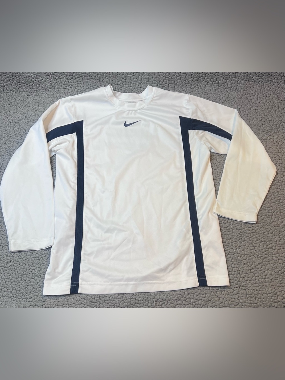 Nike Long Sleeve Athletic Shirt Boys Size Medium White And Black
